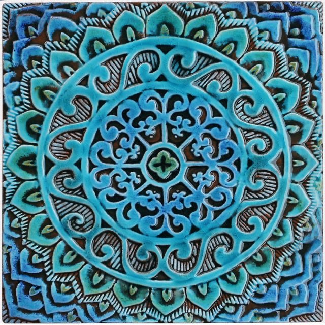 کاشی دست‌ساز اسلیمی؛ راهنمای کامل انتخاب و کاربرد در دکوراسیون سنتی و مدرن